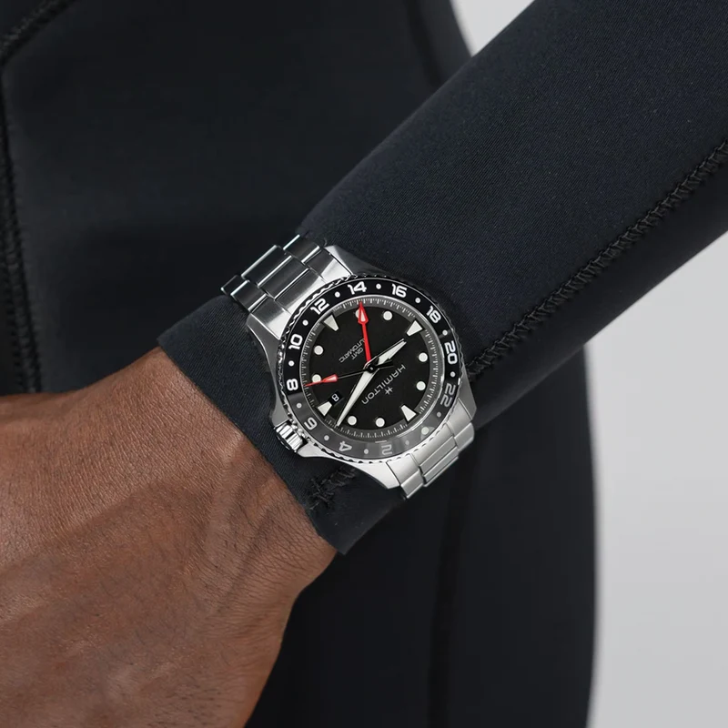 Khaki Navy Scuba Auto 40mm - Black on Bracelet