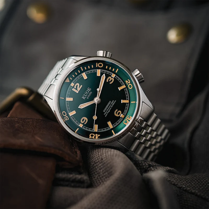 SOMBRERO 38mm - Green on Flat-Link Bracelet w/ Additional Leather Strap