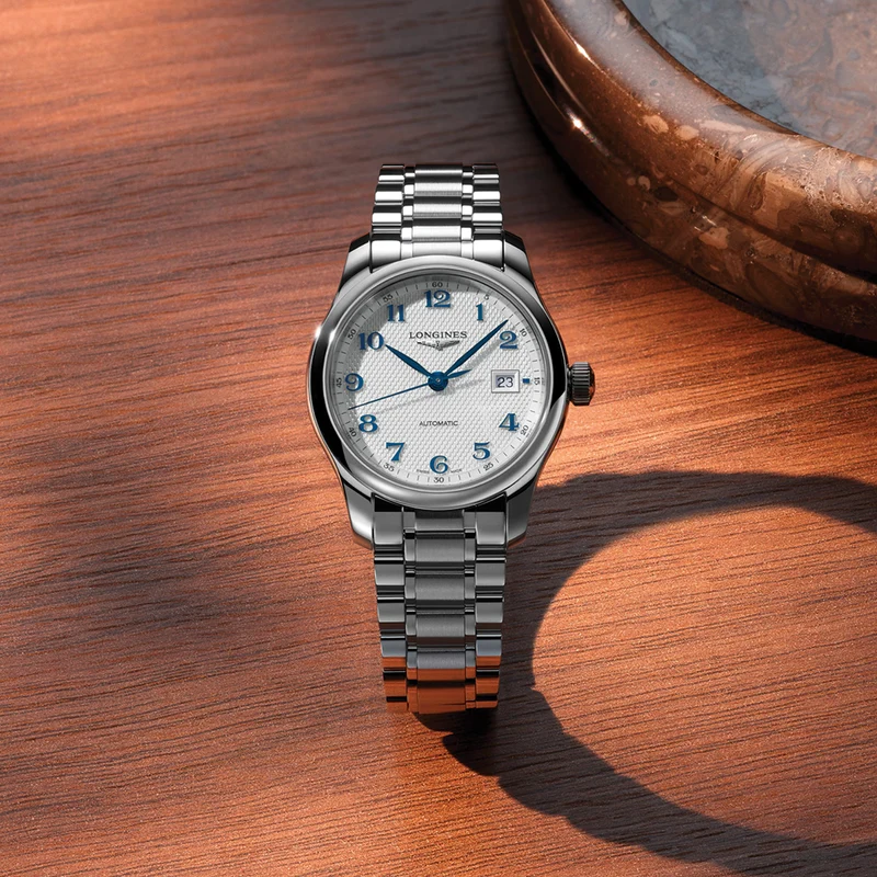 Master Collection 30mm - Silver on Bracelet