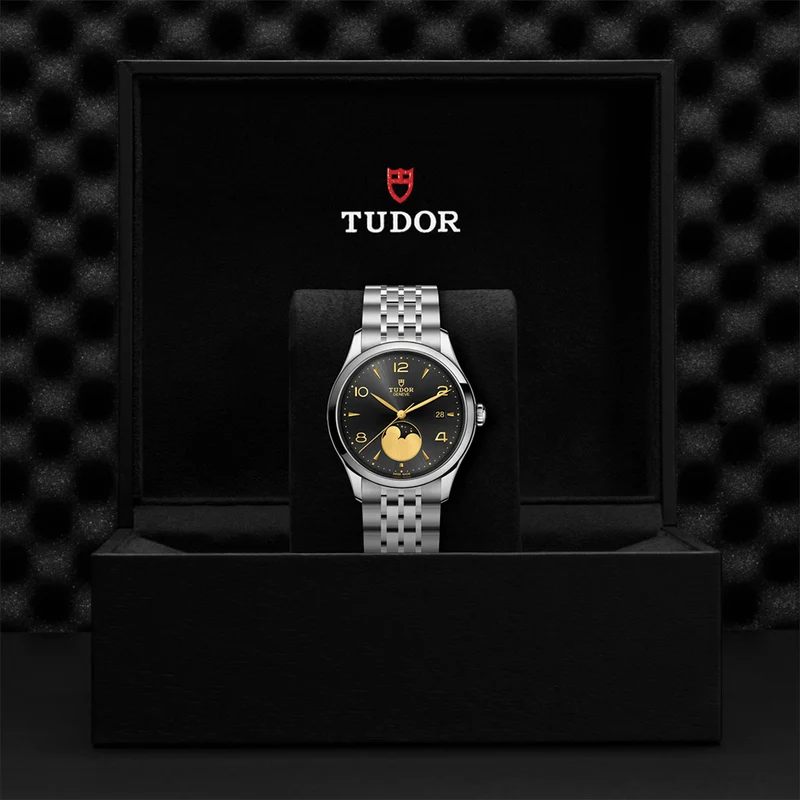 1926 Luna 39mm - Black on Bracelet