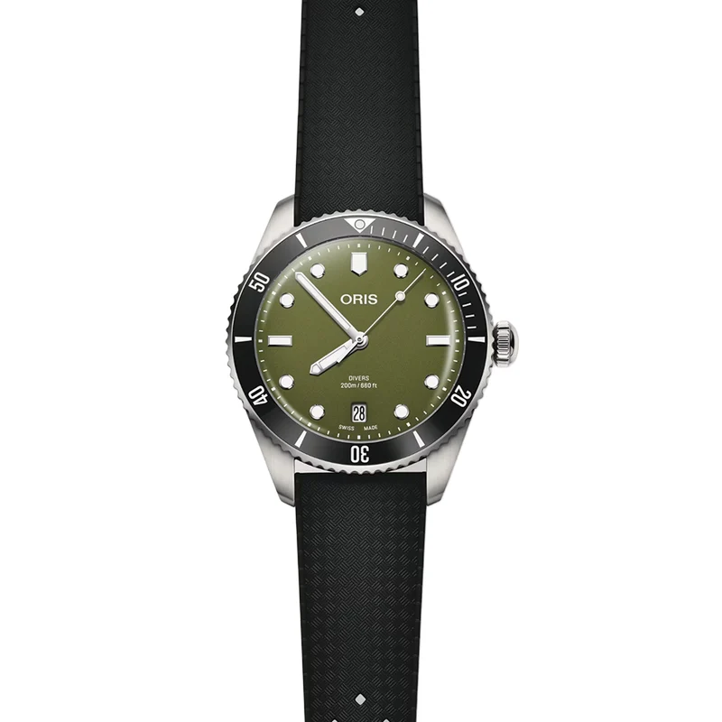 Divers Date 39mm - Green on Bracelet