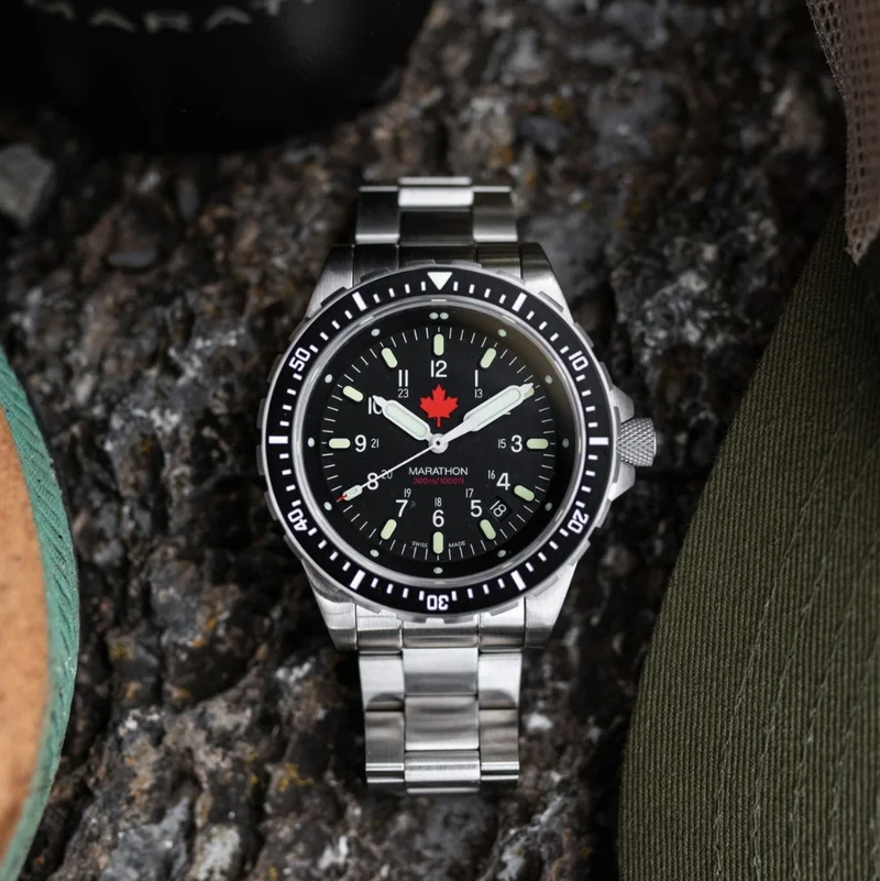 JSAR® Red Maple MaraGlo Diver's Quartz Type II 46mm - Black on Bracelet