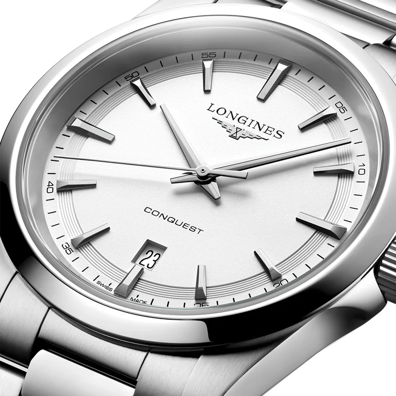 Conquest Quartz 41mm - White on Bracelet