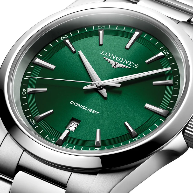 Conquest Quartz 41mm - Green on Bracelet