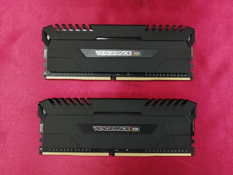 CORSAIR Arbeitsspeicher CMR16GX4M2Z3200C16