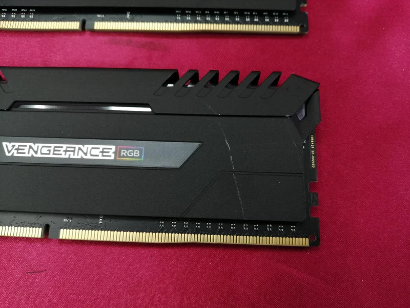CORSAIR Arbeitsspeicher CMR16GX4M2Z3200C16