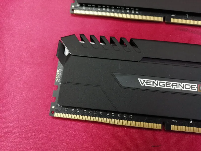 CORSAIR Arbeitsspeicher CMR16GX4M2Z3200C16