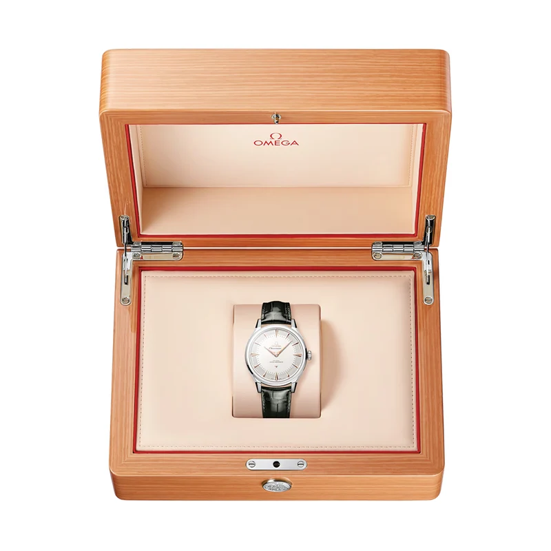 Constellation Observatory 39.4mm - White, Sedna™ Gold Accents on Leather Strap