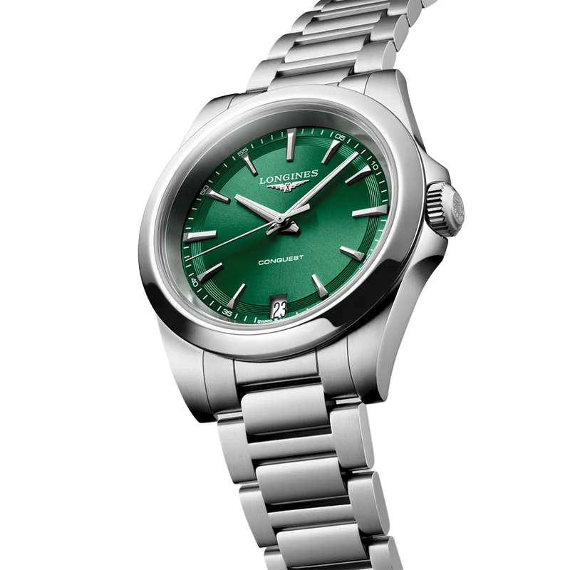 Conquest Quartz 34mm - Green on Bracelet