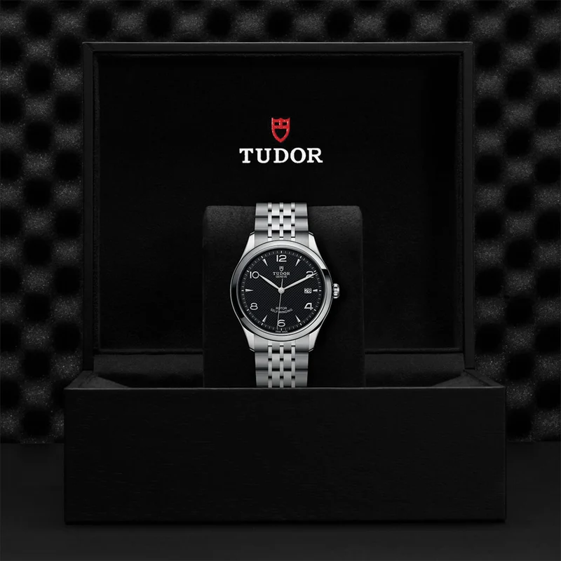 1926 39mm - Black on Bracelet