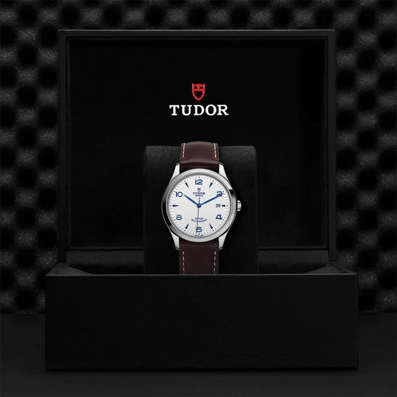 1926 41mm - Opaline on Leather Strap