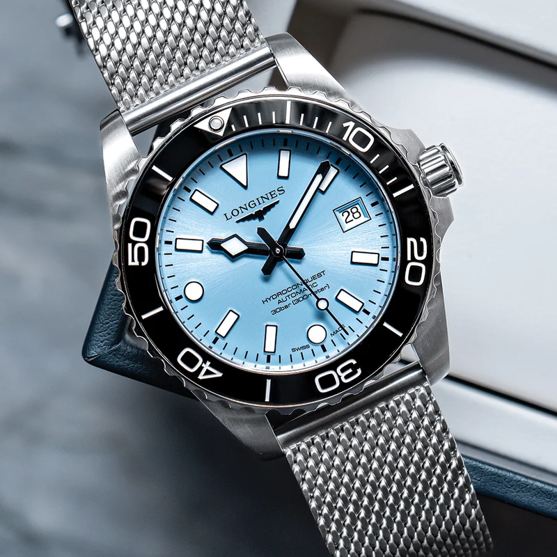 HydroConquest 39mm - Blue, Black Bezel on Mesh Bracelet