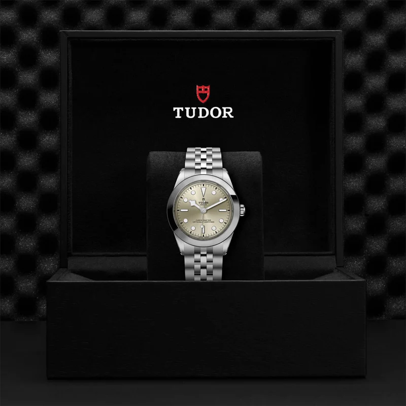 Black Bay One 39mm - Light Champagne on Bracelet