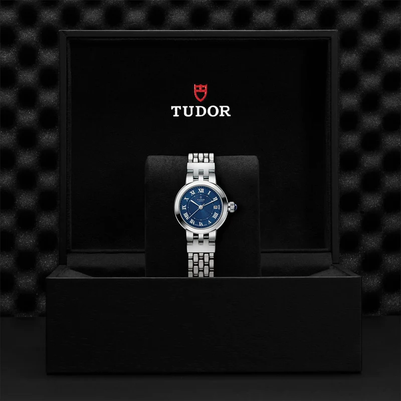 Clair de Rose 26mm - Blue on Bracelet