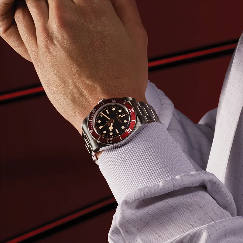 Black Bay 41mm - Black, Burgundy Bezel on Bracelet