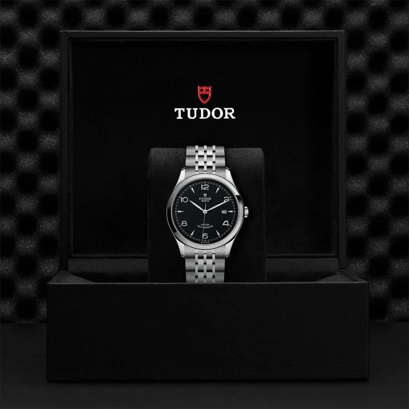 1926 41mm - Black on Bracelet