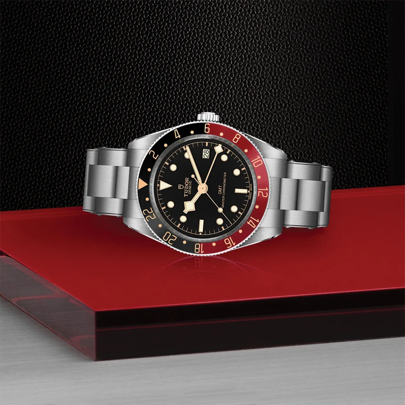 Black Bay 58 GMT 39mm - Black, Burgundy Bezel on 3-Link Bracelet