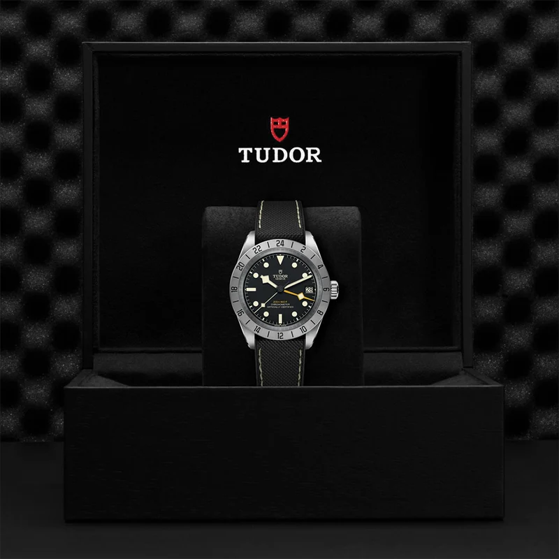 Black Bay Pro 39mm - Black on Hybrid Rubber/Leather Strap