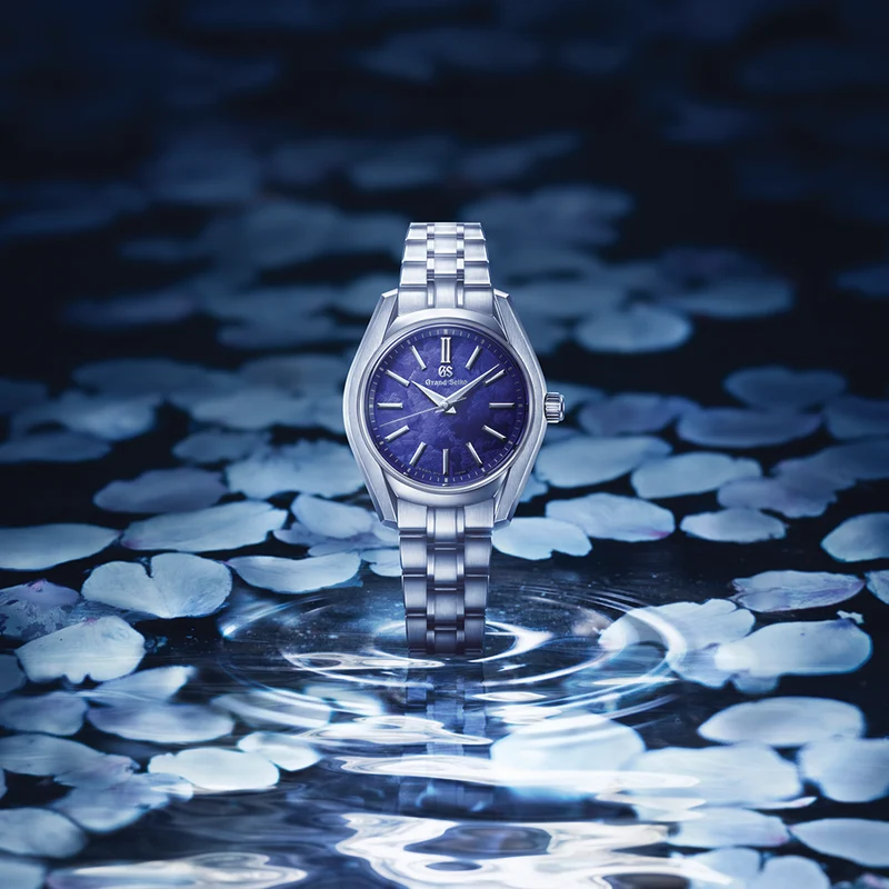 SBGX365 Heritage Quartz 32.2mm - Blue on Bracelet