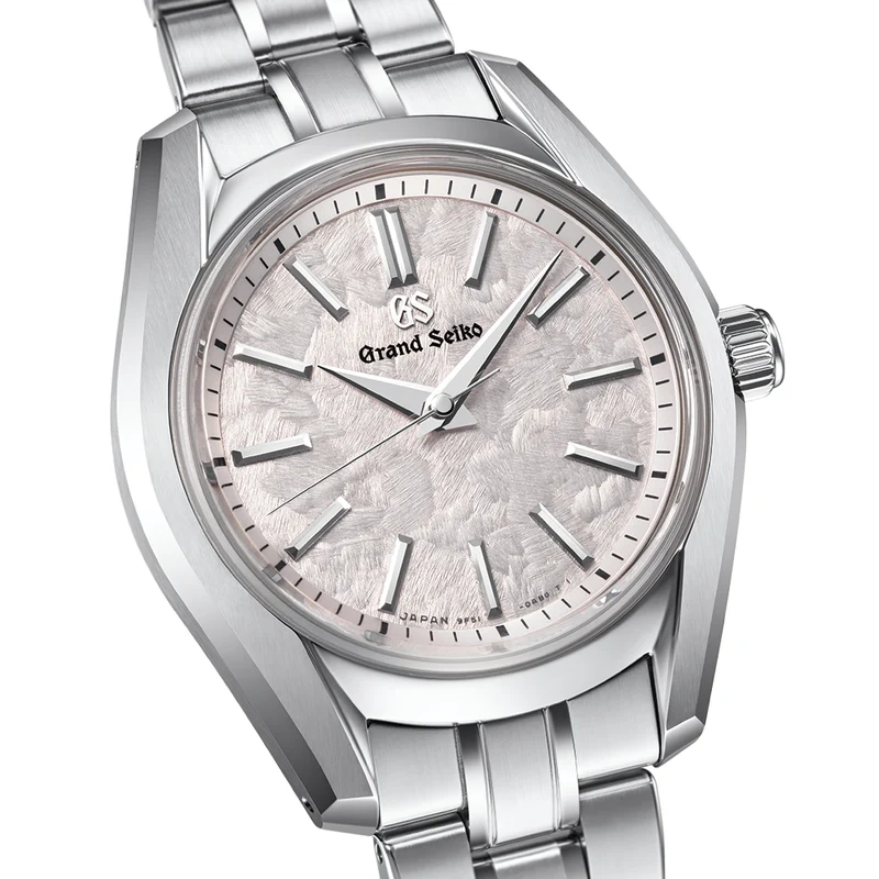 SBGX363 Heritage Quartz 32.2mm - Pink on Bracelet