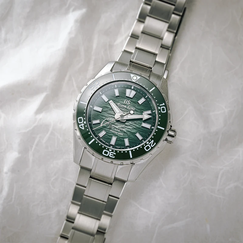 SLGB025 Spring Drive UFA Ushio 300 Diver 40.8mm - Green on Bracelet