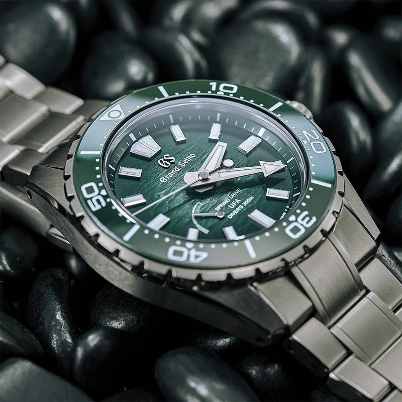SLGB025 Spring Drive UFA Ushio 300 Diver 40.8mm - Green on Bracelet