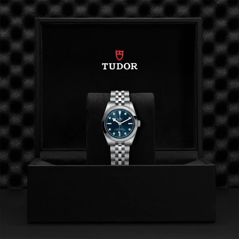 Black Bay One 31mm - Blue, Diamond-Set on Bracelet
