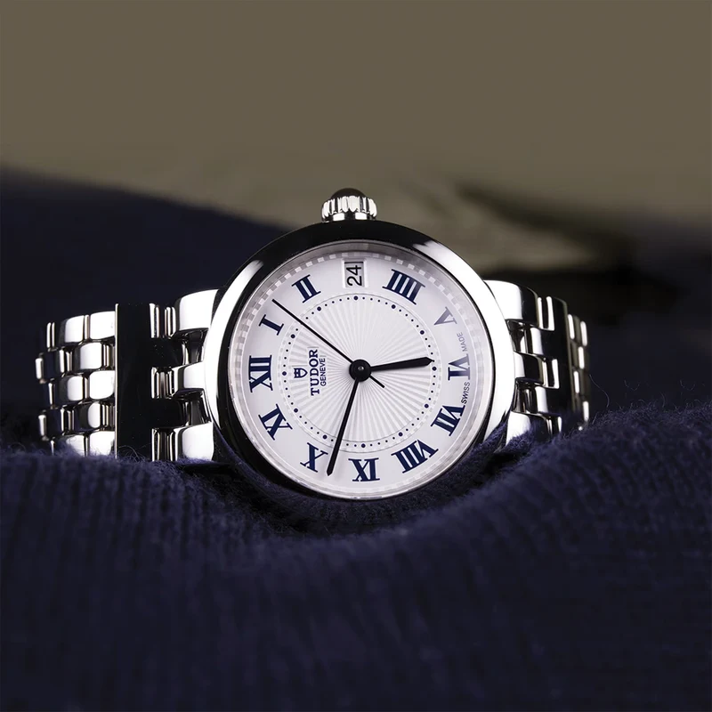 Clair de Rose 26mm - Opaline on Bracelet