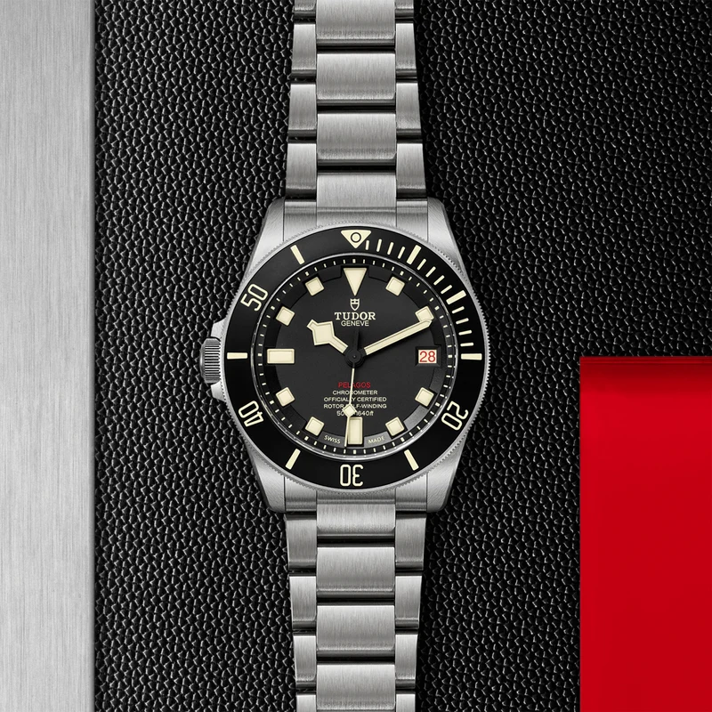 Pelagos LHD Titanium 42mm - Black on Bracelet w/ Extra Rubber Strap