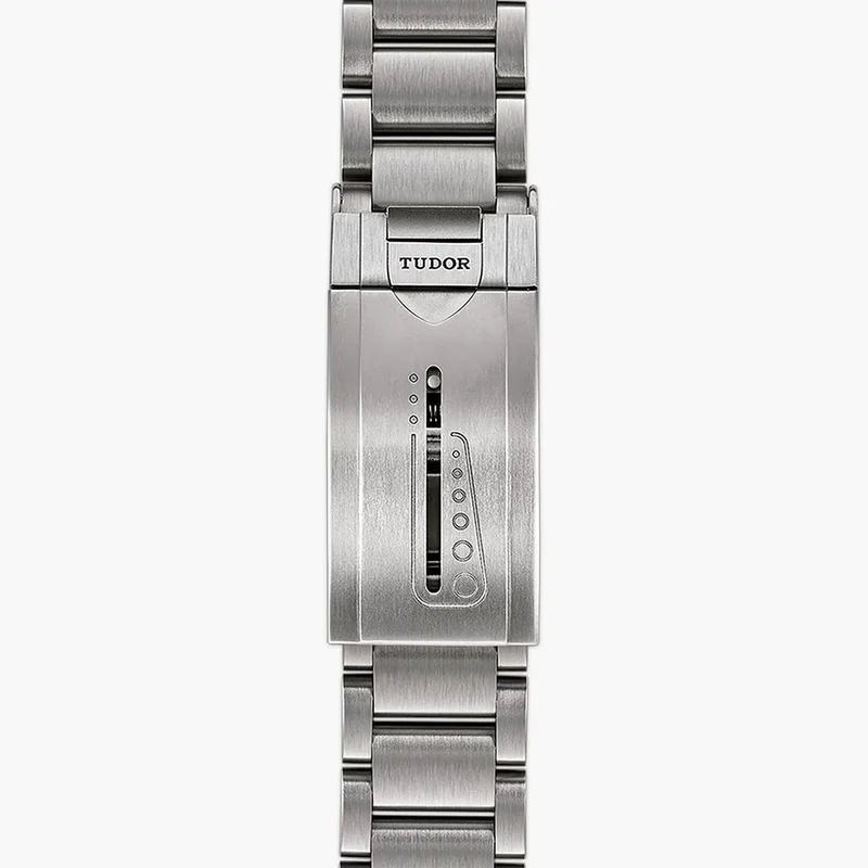 Pelagos LHD Titanium 42mm - Black on Bracelet w/ Extra Rubber Strap