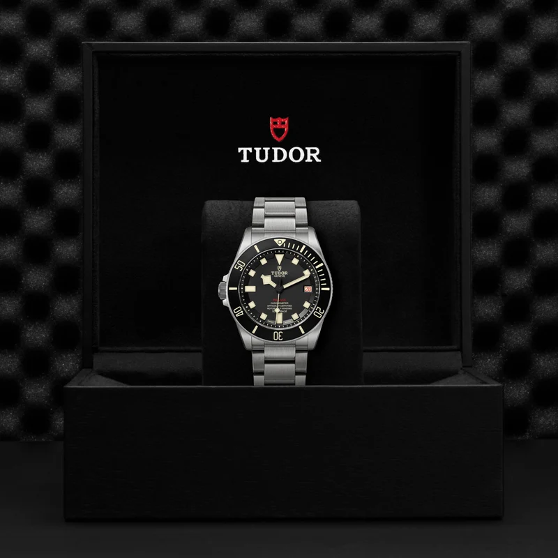 Pelagos LHD Titanium 42mm - Black on Bracelet w/ Extra Rubber Strap