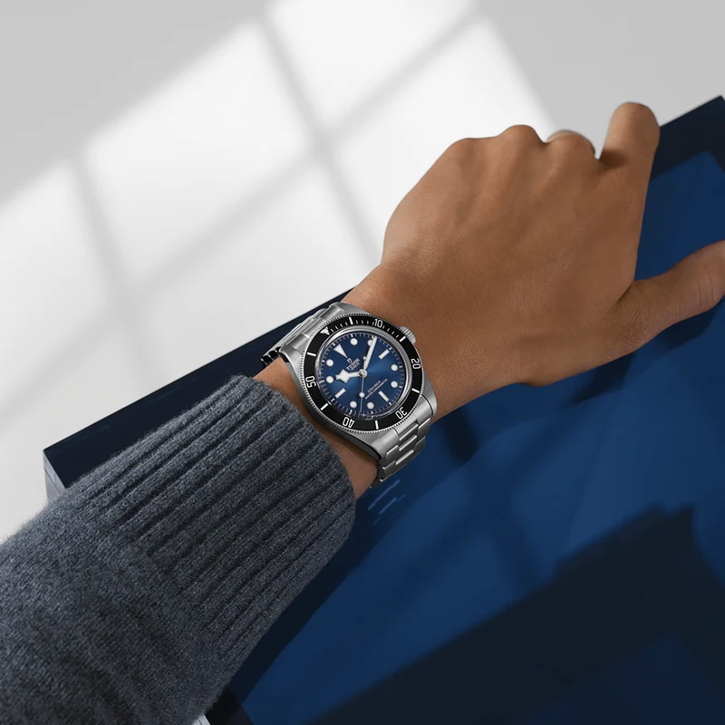 Black Bay 68 43mm - Blue, Black Bezel on Bracelet