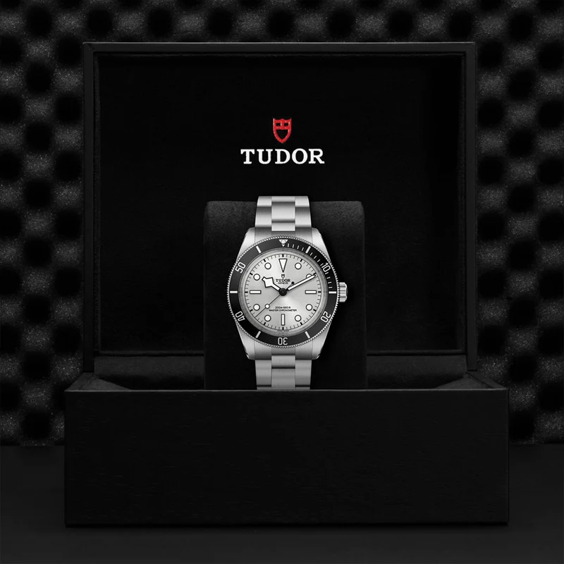 Black Bay 68 43mm - Silver, Black Bezel on Bracelet