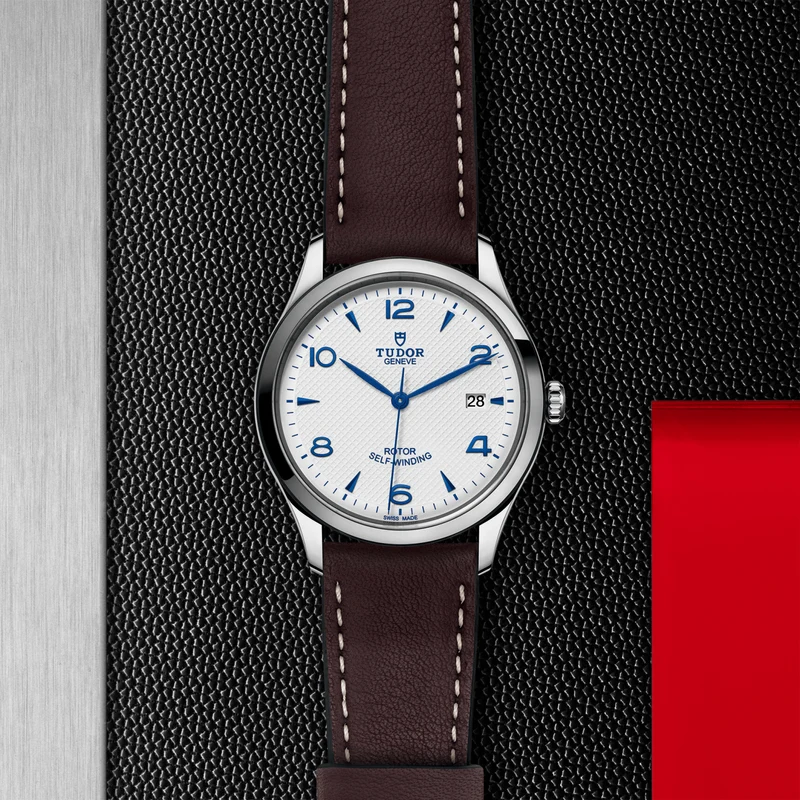 1926 39mm - Opaline on Leather Strap