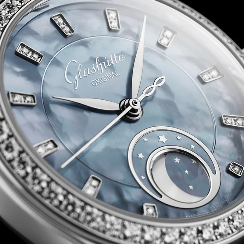 Serenade Luna "Skyline Blue" 32.5mm - Blue w/ Diamonds and Diamond Bezel on Bracelet