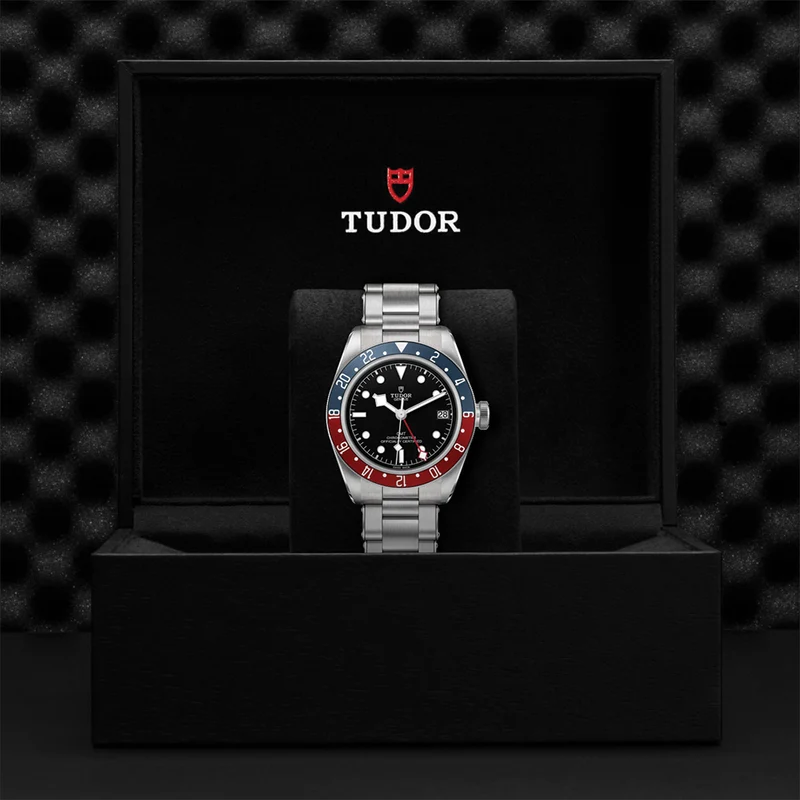 Black Bay GMT 41mm - Black on Bracelet