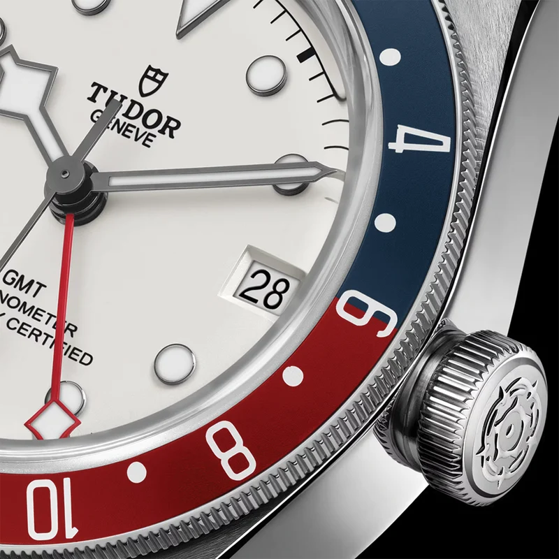 Black Bay GMT 41mm - Opaline on Bracelet