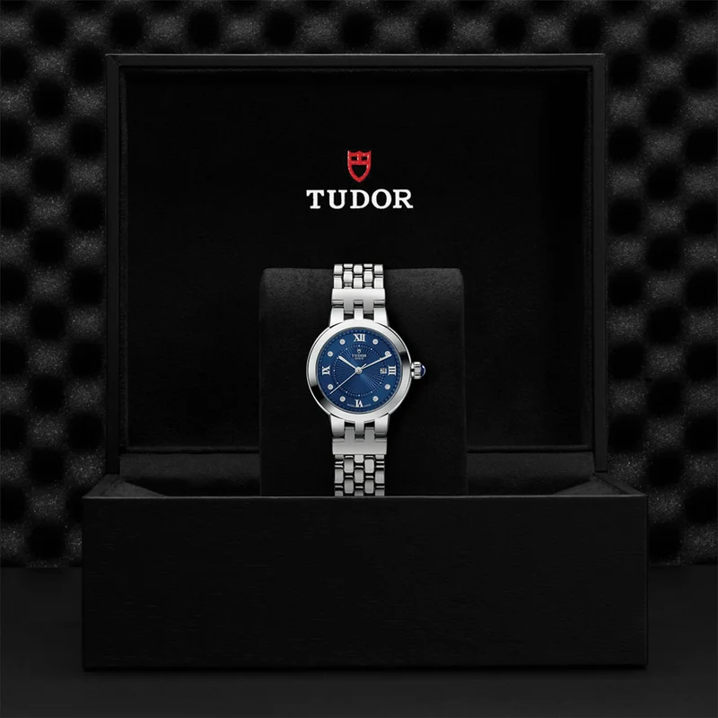 Clair de Rose 30mm - Blue, Diamond-Set on Bracelet