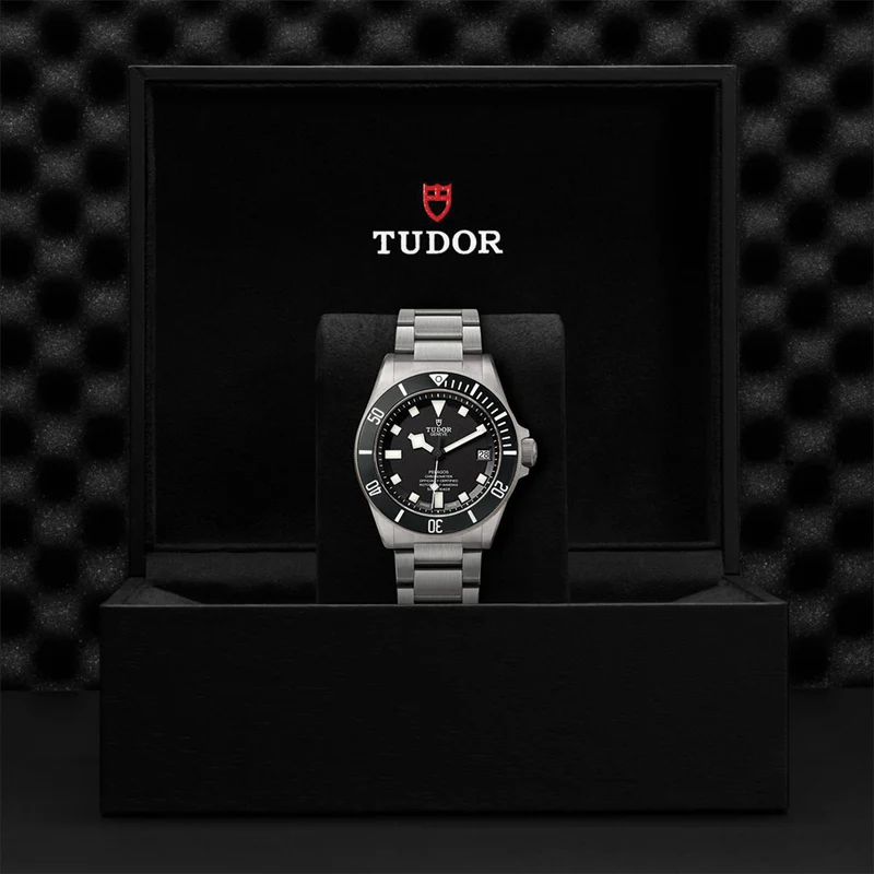 Pelagos Titanium 42mm - Black, Ceramic Bezel on Bracelet w/ Extra Rubber Strap