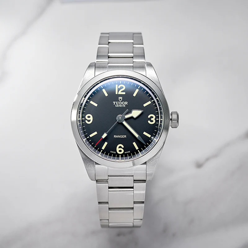 Ranger 39mm - Black on Bracelet