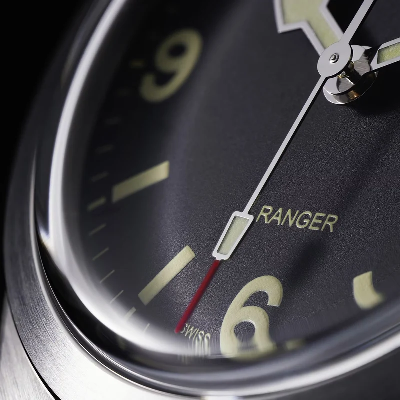 Ranger 39mm - Black on Bracelet
