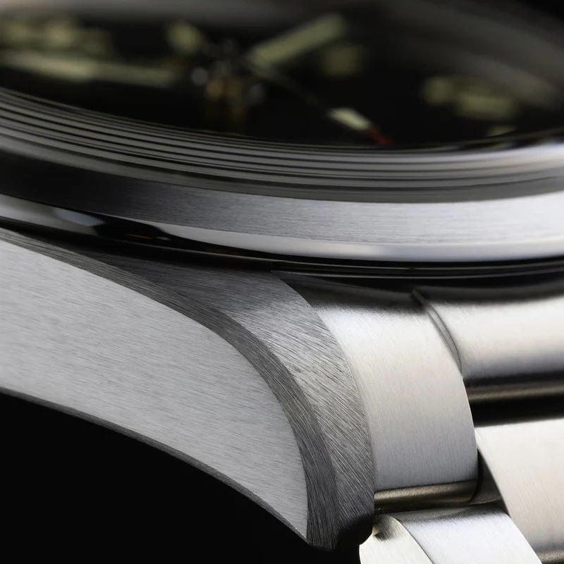 Ranger 39mm - Black on Bracelet