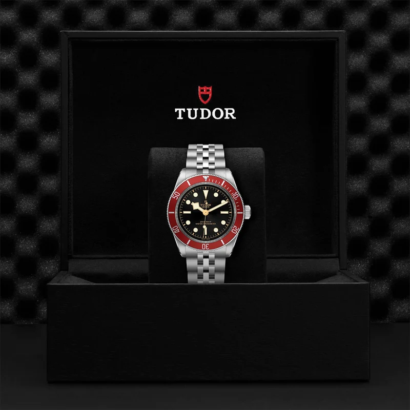 Black Bay 41mm - Black, Burgundy Bezel on Bracelet