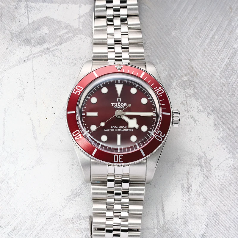 Black Bay 58 39mm - Burgundy on Bracelet