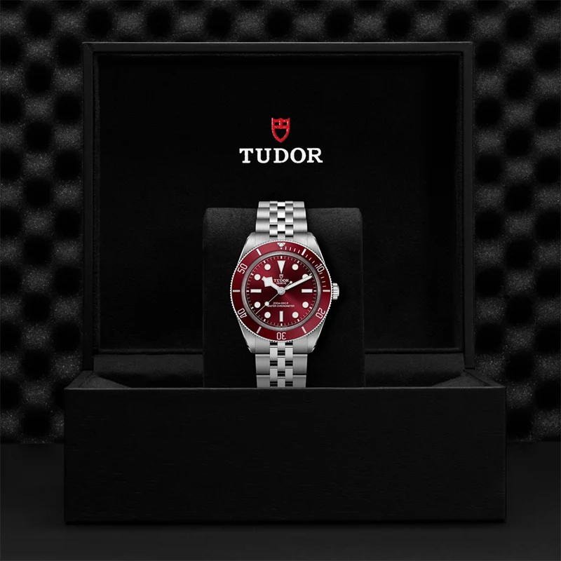 Black Bay 58 39mm - Burgundy on Bracelet