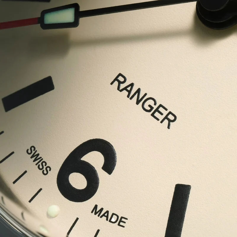 Ranger 39mm - Beige on Bracelet