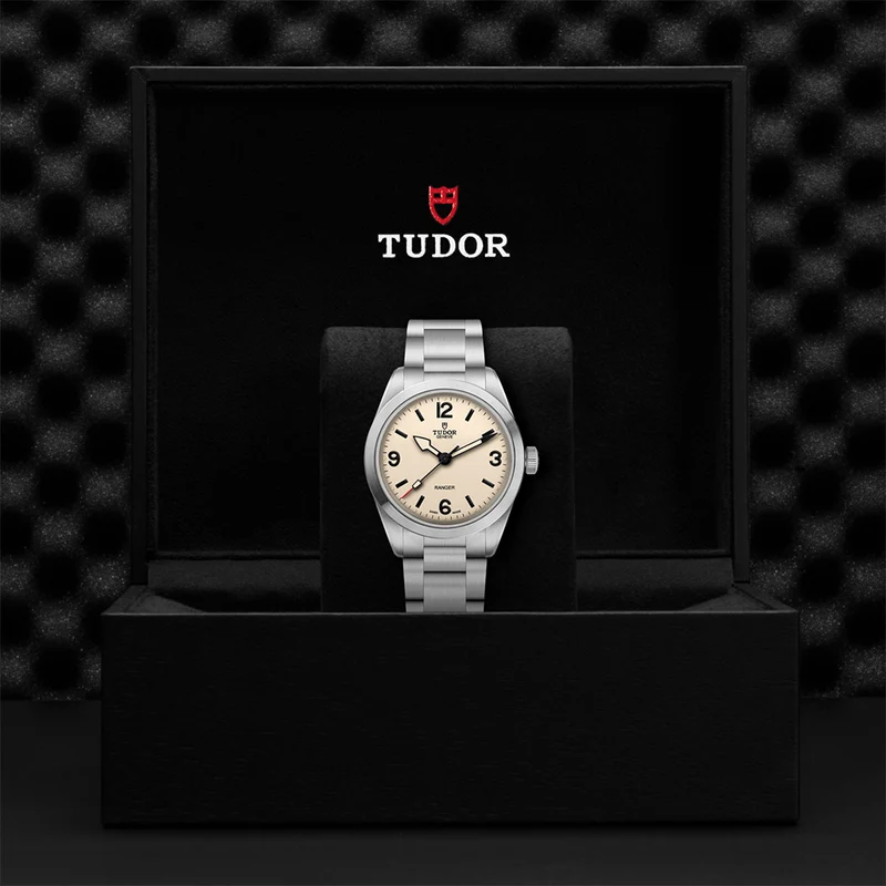 Ranger 39mm - Beige on Bracelet