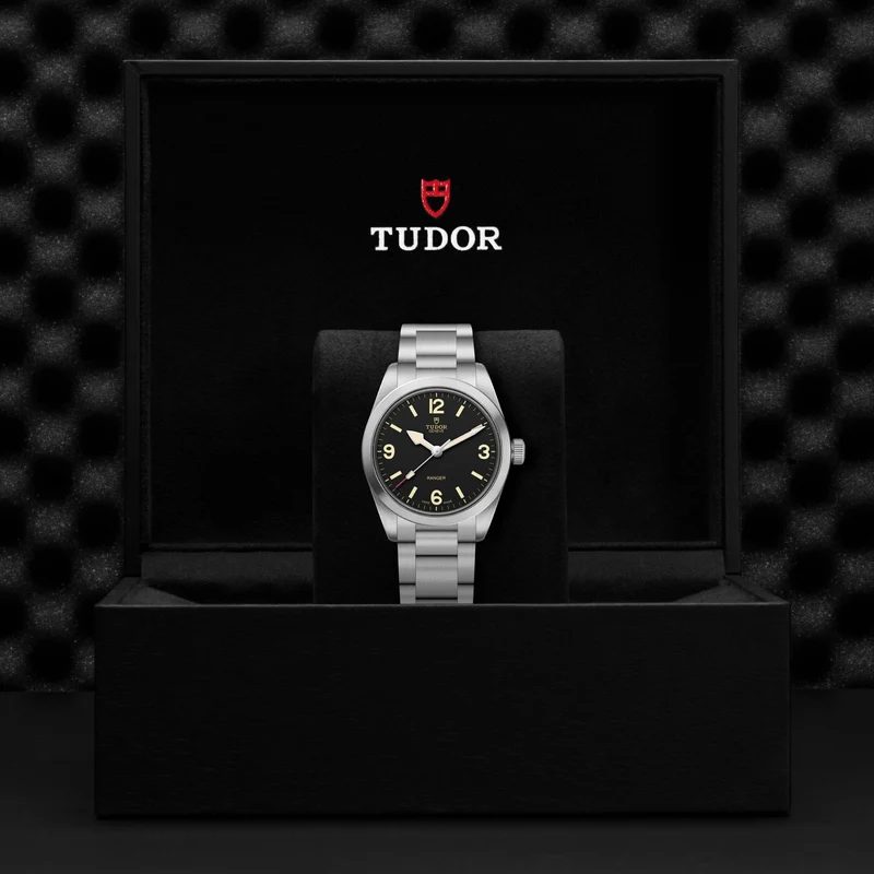 Ranger 36mm - Black on Bracelet