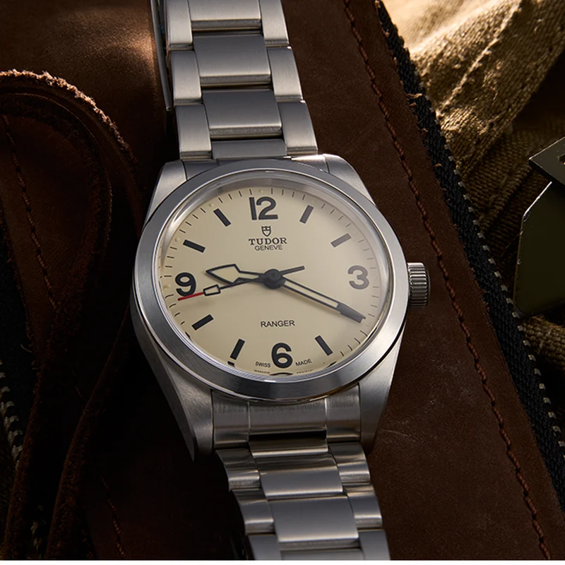Ranger 36mm - Beige on Bracelet