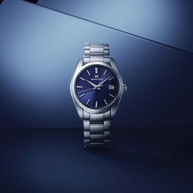 SBGX265 Heritage Quartz 37mm - Dark Blue on Bracelet